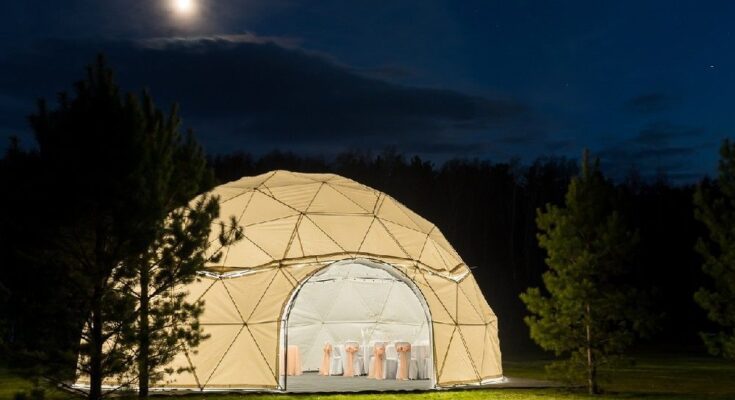 Nature Meets Modern Comfort in Glamping Domes